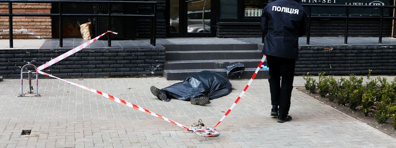 В Киеве посреди улицы умер мужчина