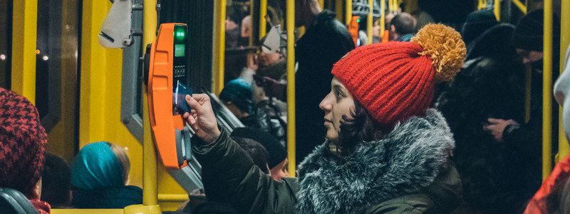 Сколько человек используют электронный билет в Киеве и что делать, если валидатор не работает: ответы на популярные вопросы