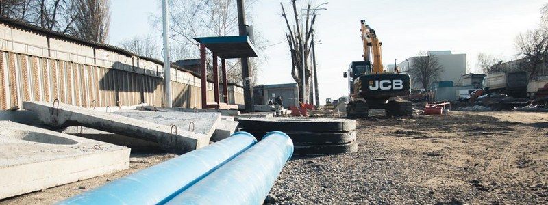 В Киеве на трех улицах меняют подземные коммуникации и строят велосипедные дорожки