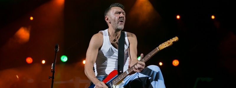 Группа "Ленинград" прекращает существование, Apple презентовала новые наушники AirPods, а Астану переименовали: ТОП новостей дня