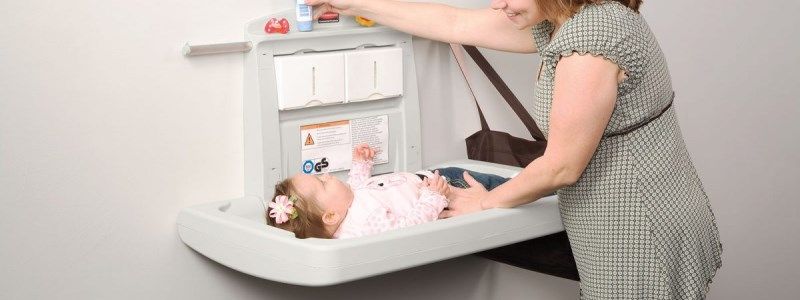 В каждом заведении Украины должны установить пеленальные столики