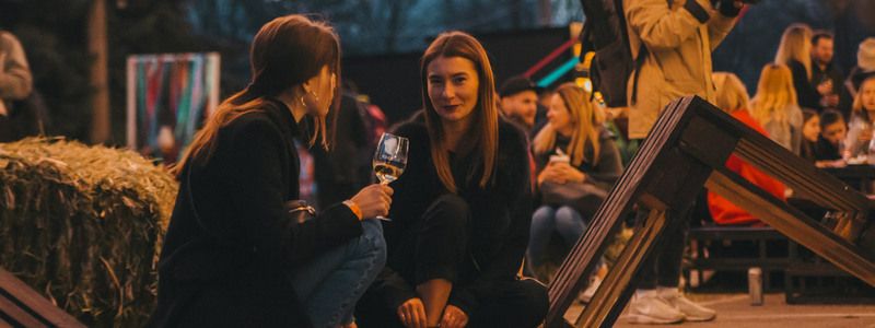 Народные забавы, изобилие уличной еды и сотни счастливых посетителей: как прошел второй день весеннего Кураж Базара