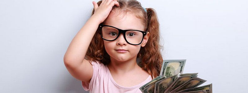 В Украине подняли выплаты многодетным семьям: сколько будут получать родители