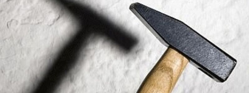 В Киеве на Выдубичах водитель грузовика избил мужчину молотком