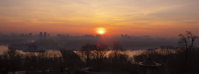 Дымчато-красная тайна в Киеве: как Арсенальная просыпается на рассвете