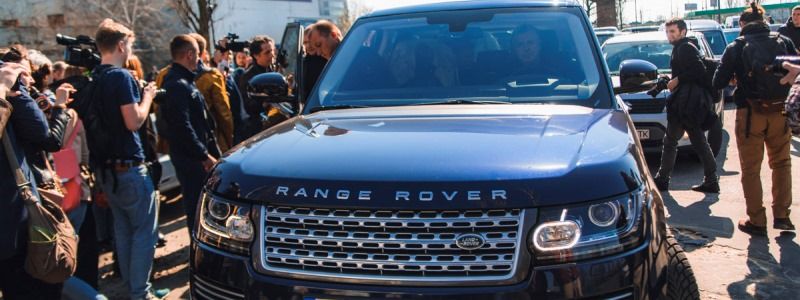 От велика до гелика: как голосовали и на чем приезжали кандидаты в Президенты и другие политики