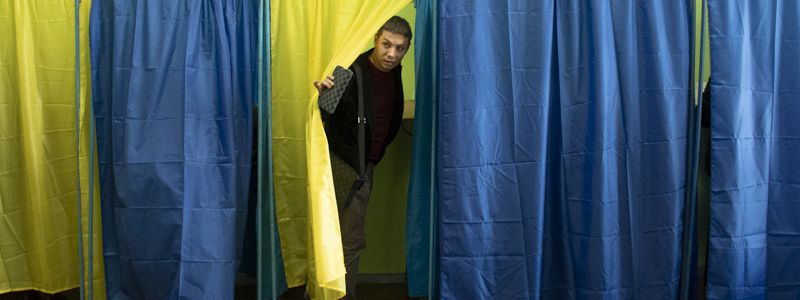 Выборы Президента в Украине, похороны Кита Флинта в Великобритании и пропажа картины Да Винчи за 450 миллионов: ТОП новостей дня