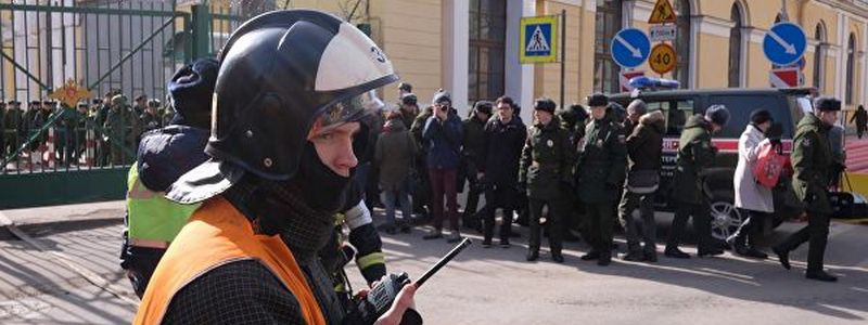 ДТП с автобусом с детьми в Германии, скандал с Меган Маркл и взрыв в академии Можайского в Петербурге: ТОП новостей дня