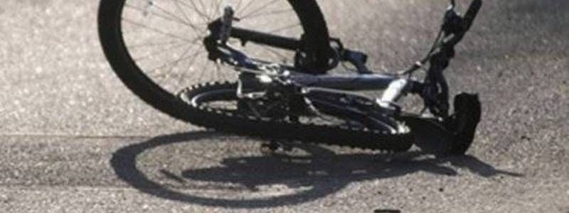 Под Киевом автомобиль сбил велосипедиста и уехал