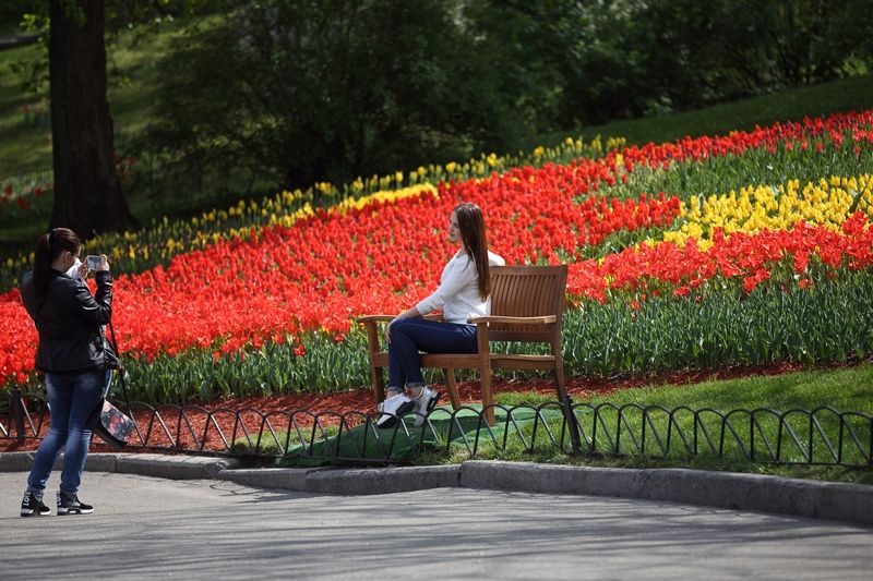 На Певческом поле жители Киева могут прогуляться с Золушкой и Аладдином