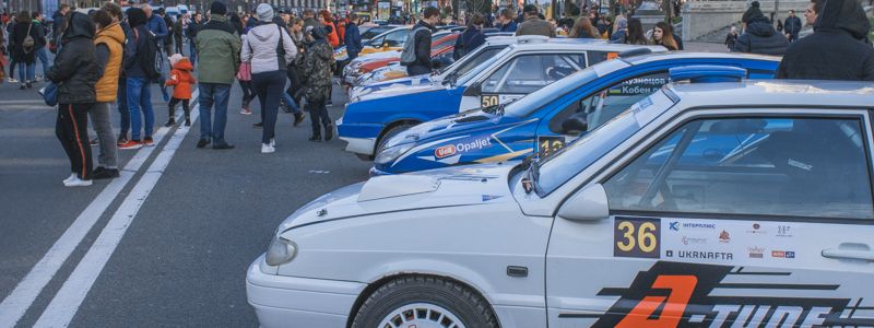 Профессиональные гонщики и тюнингованные спорткары: в Киеве открыли ралли "Столица" 2019