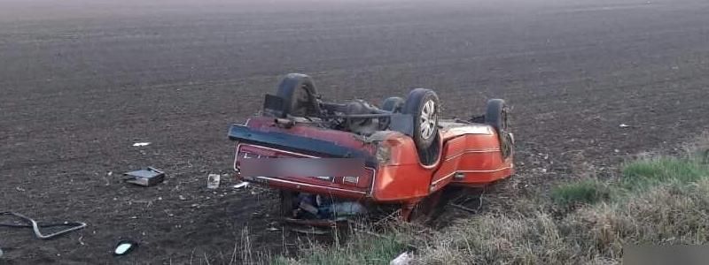 Под Киевом перевернулся ВАЗ с водителем без прав: погибла 17-летняя девушка