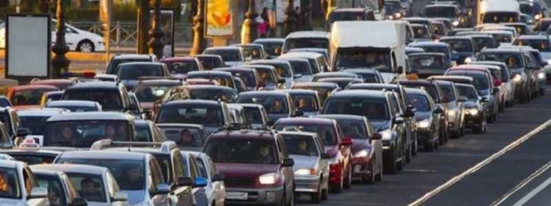 Киев сковали 9-балльные пробки: какие улицы, дороги и мосты лучше объезжать