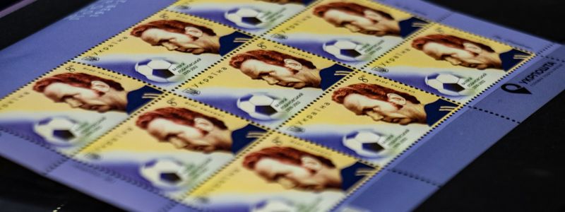 В Киеве "Укрпочта" презентовала новую марку в память о Валерие Лобановском