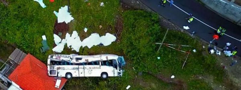 Коломойскому могут вернуть ПриватБанк, крушение автобуса с туристами и поджигатель в соборе Святого Патрика: ТОП новостей дня