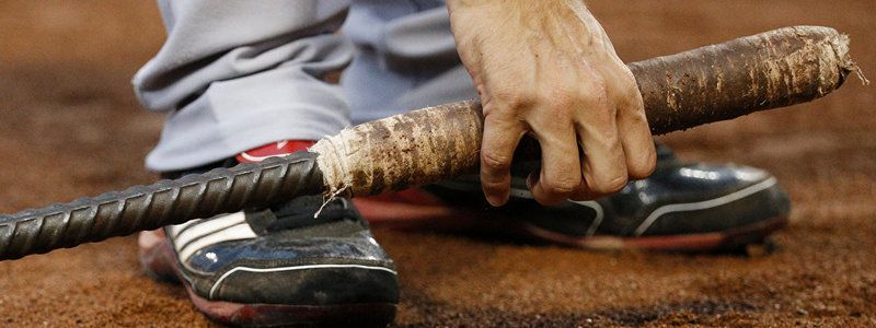 Под Киевом мужчина избил арматурой прохожего и ограбил его