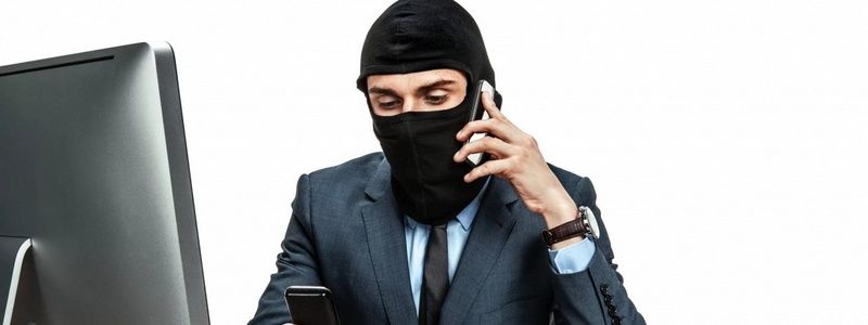 Аферисты в Киеве крадут деньги с банковских карт: как не стать жертвой мошенников