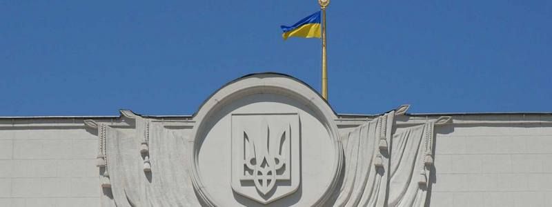 Рада приняла закон о языке, пьянство как уголовное преступление и рекордный штраф Facebook: ТОП новостей дня