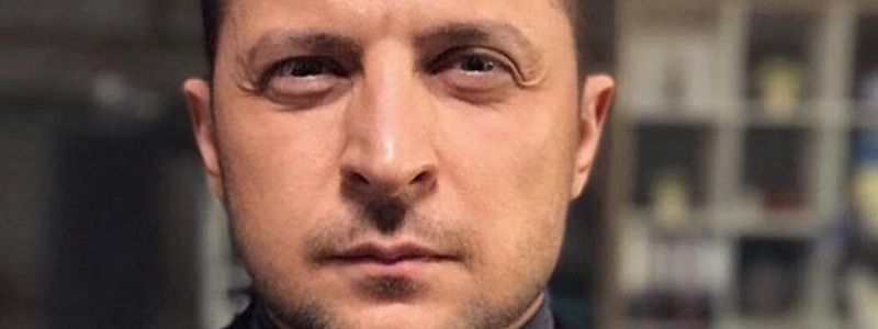 Мы - люди Зеленского: в Украине аферисты начали спекулировать именем будущего Президента