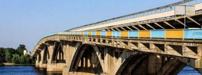 В Киеве возле моста Метро нашли тело мужчины