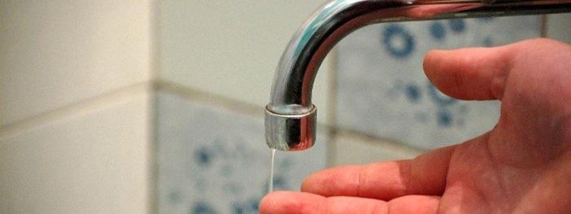 В Киеве из-за аварии на трех улицах пропала холодная вода: адреса