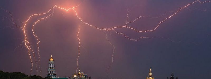 В Киеве объявили первый уровень опасности: с чем это связано