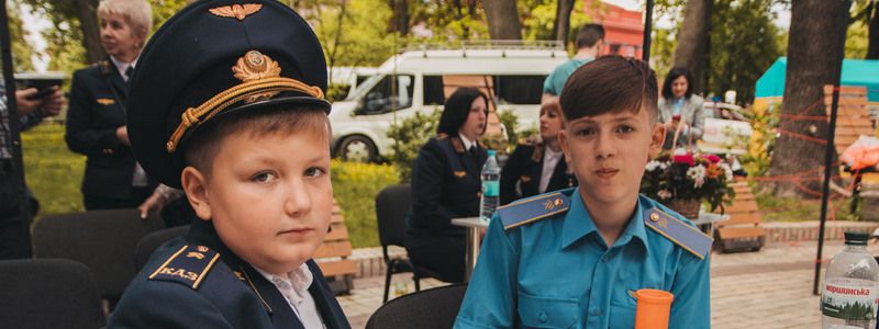 День Победы в Киеве, «Город профессий» в парке Шевченко и Old Car Land в музее авиации: неделя в фото