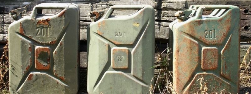 Под Киевом в Борисполе мужчина украл больше двух тысяч литров топлива для самолетов