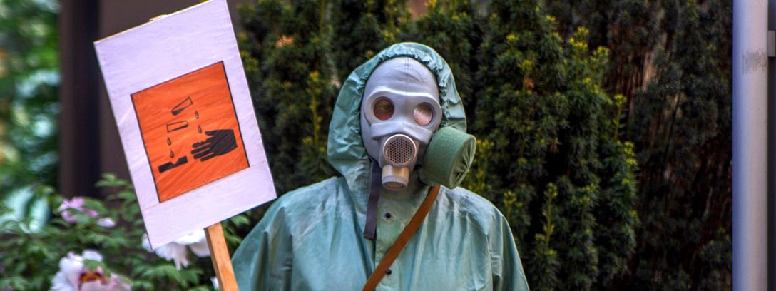 Протест в противогазах в Киеве, "Антонов" изнутри и цвет меланхолии: неделя в фото