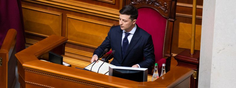 Владимир Зеленский распустил Верховную Раду, смерть легенды F1 и масштабная утечка данных Instagram-блогеров: ТОП новостей дня