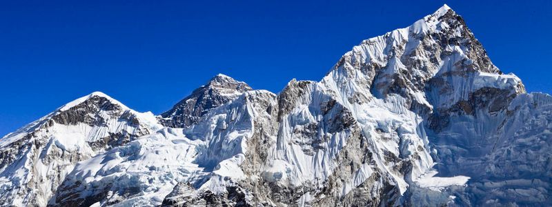 Смерть двух альпинистов на Эвересте, Россия без финала ЧМ по хоккею и приостановка вылетов в "Борисполе": ТОП новостей дня