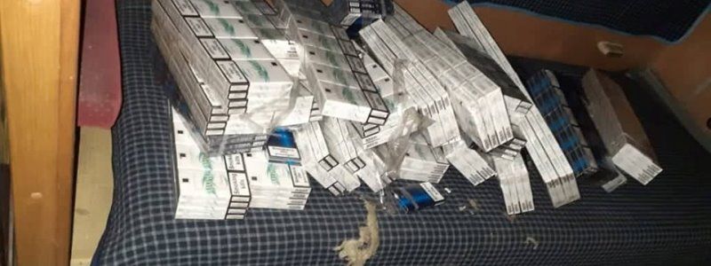 Сигареты вместо утеплителя: в составе поезда "Киев - Вроцлав" нашли вагоны "с сюрпризом"