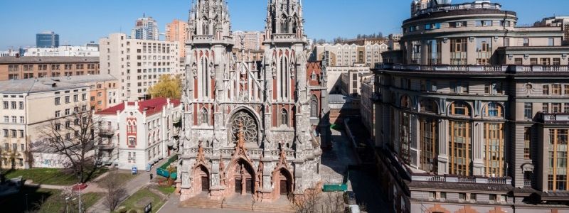 Київський костел святого Миколая розсипається на шматки: як влада вирішуватиме це питання та що буде з однією з найголовніших пам’яток столиці