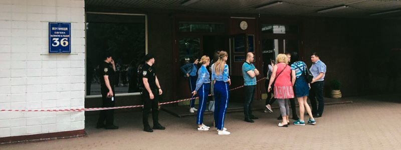 В Киеве полиция эвакуировала людей и закрыла вход в Национальный университет культуры