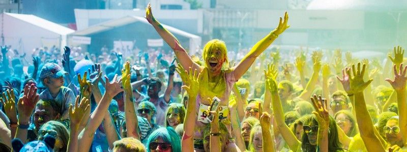 В Киеве люди будут бежать и бросаться друг в друга красками