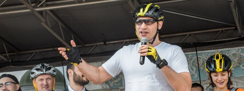 Возвращение Саакашвили в Украину, велодень с Виталием Кличко в Киеве и концерт MONATIK на НСК "Олимпийский": неделя в фото