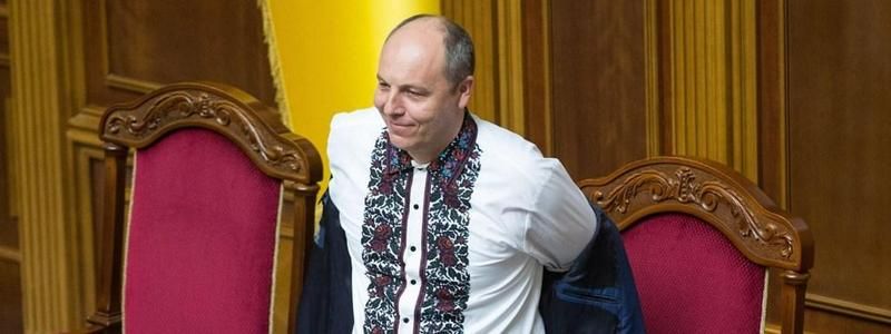 Рада приняла закон об импичменте, убийцы Гандзюк получили приговоры и иск против Apple: ТОП новостей дня