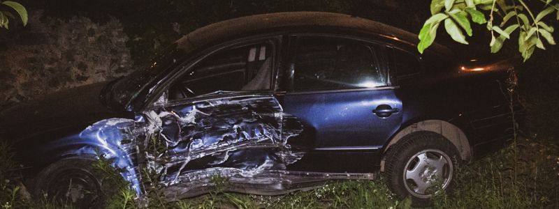 В Киеве на Лысогорской угнанный Volkswagen оставил улицу без света