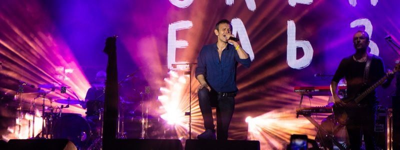 Падение самолета в озеро, масштабный концерт "Океана Эльзы", и блогер-фестиваль "ВидеоЖара": неделя в фото