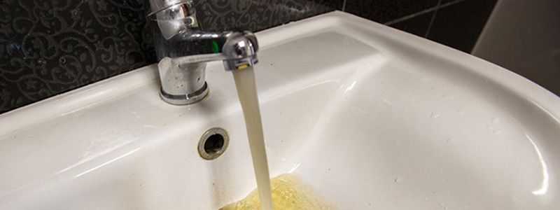 В Оболонском районе Киева из кранов потечет грязная вода: адреса