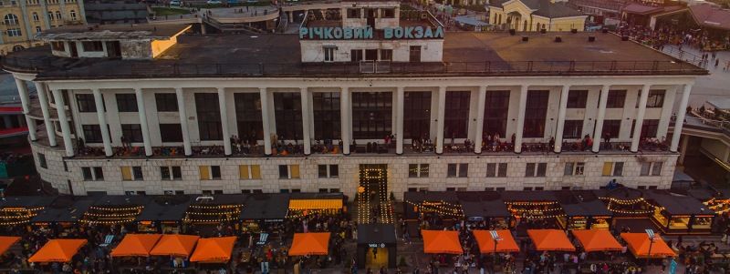 В Киеве на Речном вокзале в Бухте Art Space заработал бесплатный кинотеатр