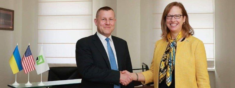 Что означает встреча временного поверенного США с главой правления ПриватБанка в Днепре