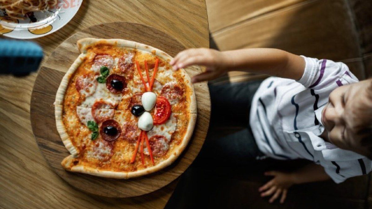 Подарки отличникам: в "Евразии" за хорошие оценки можно бесплатно получить “вкусный” сюрприз