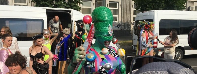 ЛГБТ-парад в Киеве: первые фото изнутри