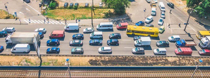 В Киеве из-за ремонта путепровода Борщаговку сковали огромные пробки: что там сейчас
