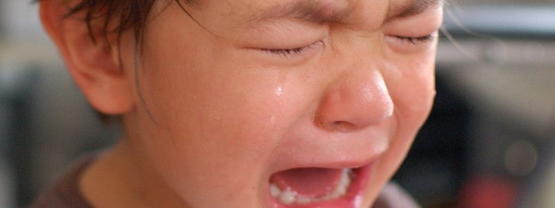 В Киеве на Соломенке водитель Nissan проехался по ноге двухлетнего ребенка