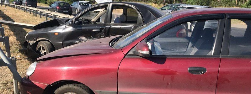 Под Киевом столкнулись два Lanos: один из водителей получил серьезные травмы