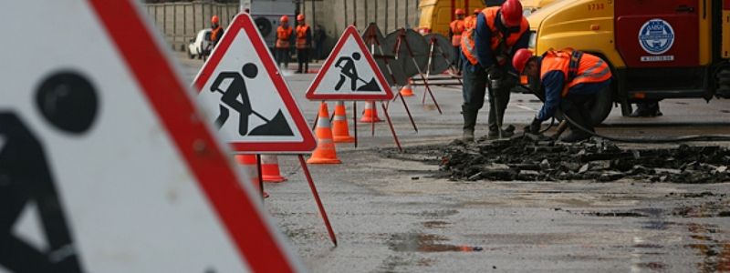 В Киеве по улице Федорова на четыре дня ограничили движение транспорта: в чем причина