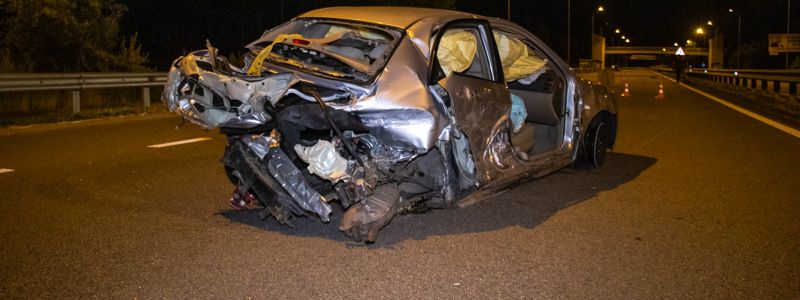 Под Киевом Kia влетела в Porsche и разбилась об отбойник