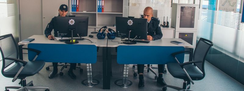 В Киеве на "Лукьяновской" открыли прозрачный офис полиции: как он выглядит